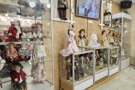 Порцелянові ляльки зі Швейцарії презентували у Вінниці 