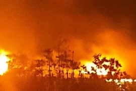 На Жмеринщині після ворожого удару спалахнула масштабна пожежа на залізниці