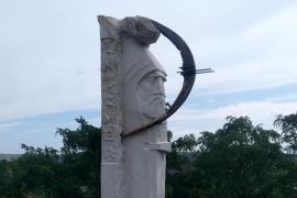 На Вінниччині встановили єдиний у світі пам'ятник сарматському царю Інесмею