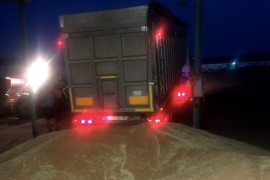 На Вінниччині водій вантажівки намагався викрасти з поля понад 23 тони пшениці