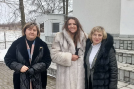 Могилевська заспівала «Щедрик» біля будинку, де жила родина Леонтовича на Вінниччині
