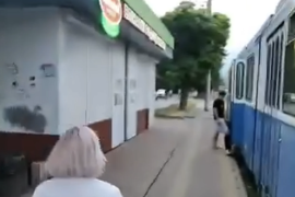 Відео заради хайпу: у Вінниці молодики влаштували провокацію водійці трамвая