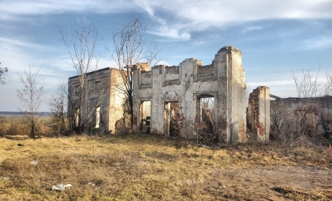 Руїни палацу Тишкевичів у Андрушівці, на Вінниччині.