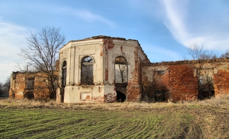 Руїни палацу Тишкевичів у Андрушівці, на Вінниччині.