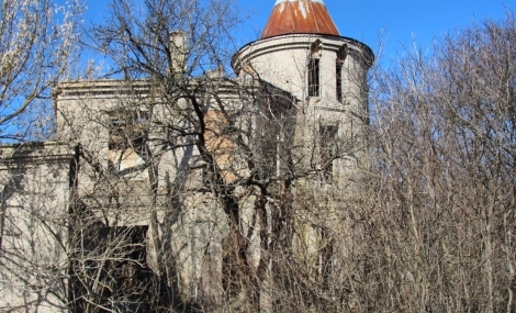 Палац-привид у Красному на Вінниччині.