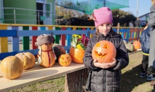 На Вінниччині виклали з гарбузів величезний Герб України