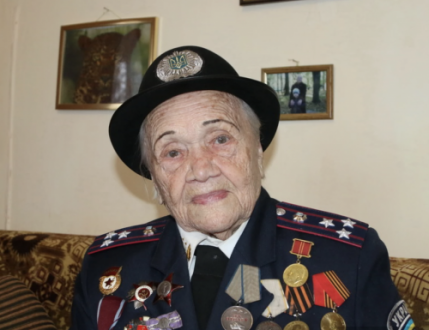 Вінничанка Ольга Іванівна у свої 100 років ходить на підборах, жартує і ділиться дивовижними історіями життя