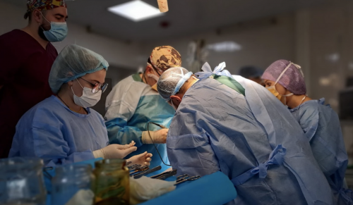 У Вінницькій «пироговці» успішно провели унікальну операцію пацієнтці з складною онкологією