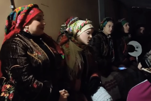 Вінницький фольклорний гурт «Мокоша» три години співав колядки для захисників в окопі