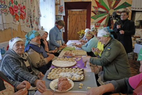 В селі на Вінниччині господині зліпили понад мільйон вареників для ЗСУ