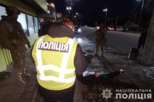 У Вінниці затримали 21-річного рекетира - вимагав у потерпілого 1500 доларів