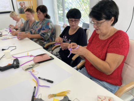 Творчість, що повертає душевну рівновагу: у Ладижині жінки 55+ займаються арттерапією Творчість, що повертає душевну рівновагу: у Ладижині жінки 55+ займаються арттерапією
