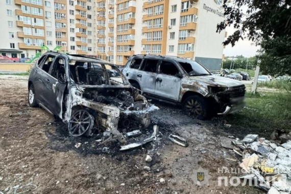 Дві автівки підпалили у мікрорайоні Вінниці
