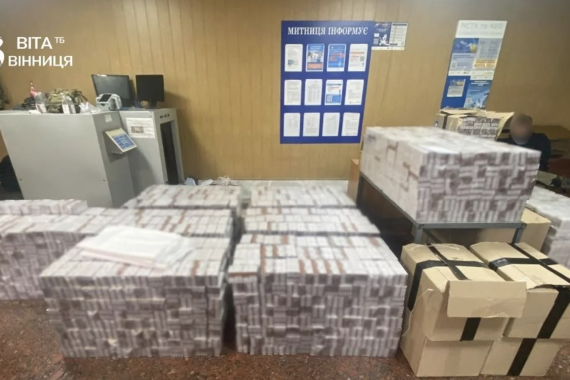 51 тисяча пачок сигарет у фурі з меблями: контрабанду вилучили на пункті пропуску в Могилеві-Подільському